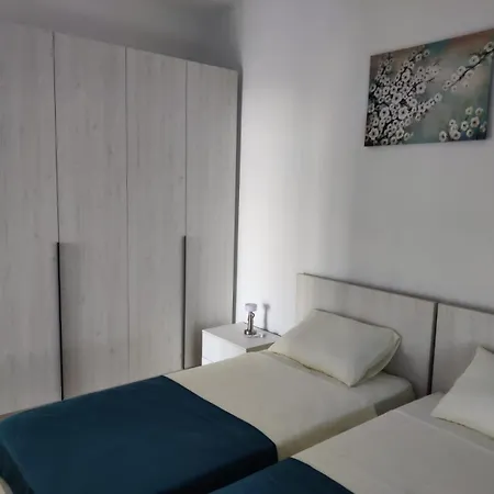 7 Villa *
