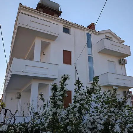 Villa 7 *